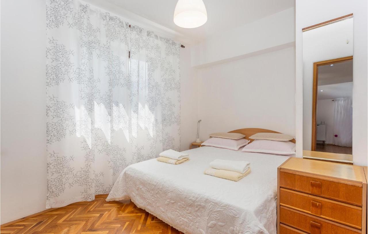 Beautiful Apartment In Omisalj With Kitchen Eksteriør billede